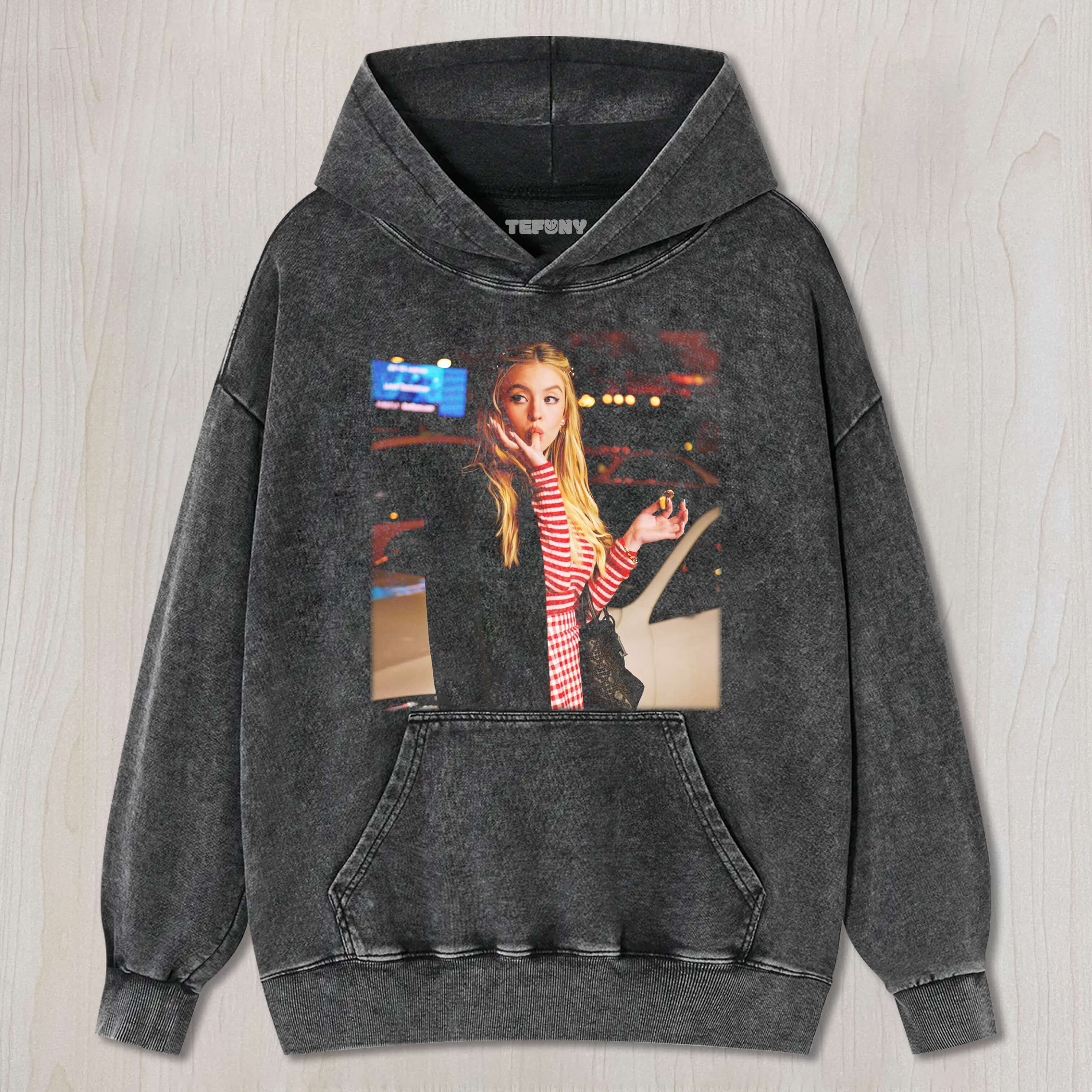 SYDNEY SWEETNEY SUCKING HIS FINGERS TEE & SWEAT & HOOD