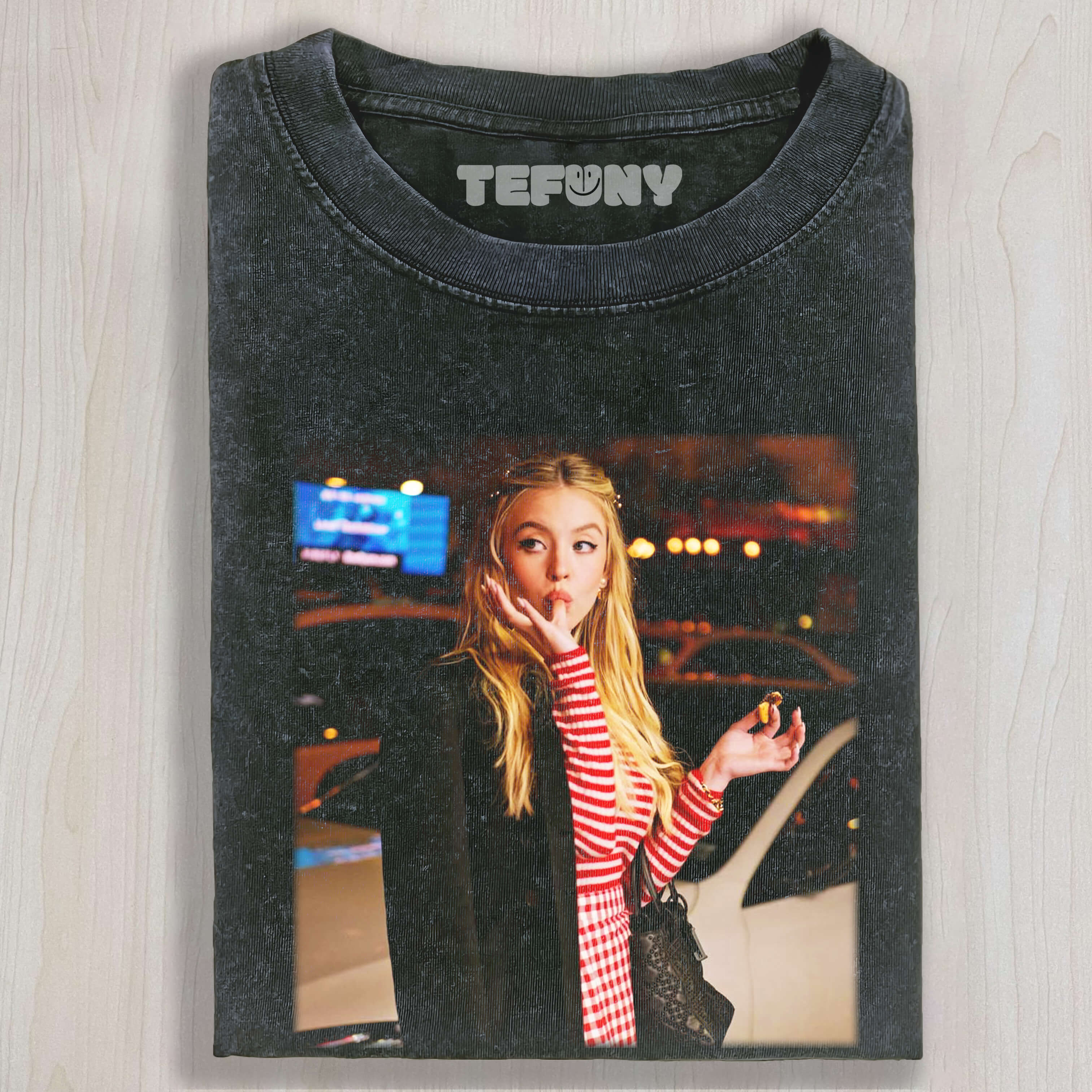 SYDNEY SWEETNEY SUCKING HIS FINGERS TEE & SWEAT & HOOD