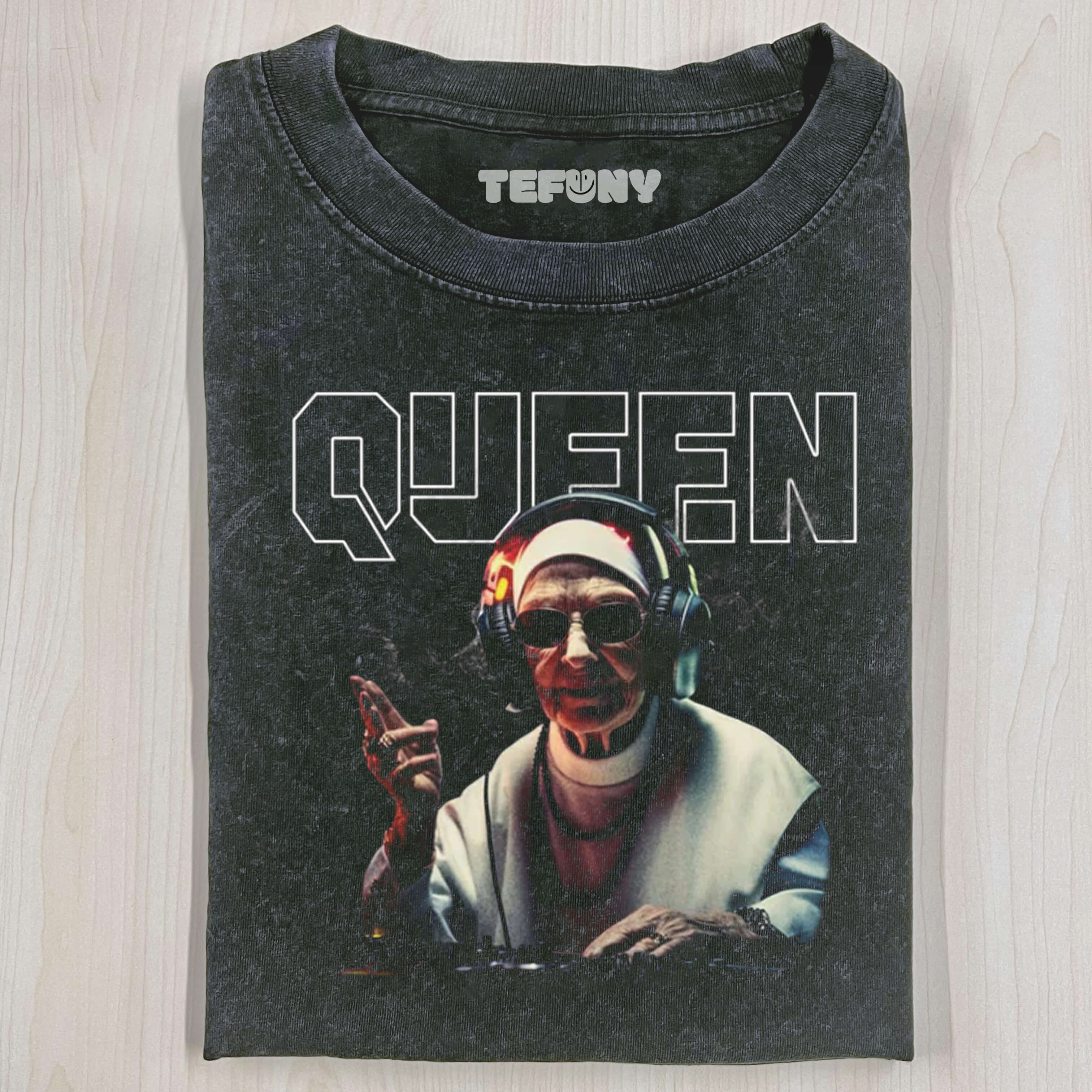 TECHNO QUEEN  T-SHIRT