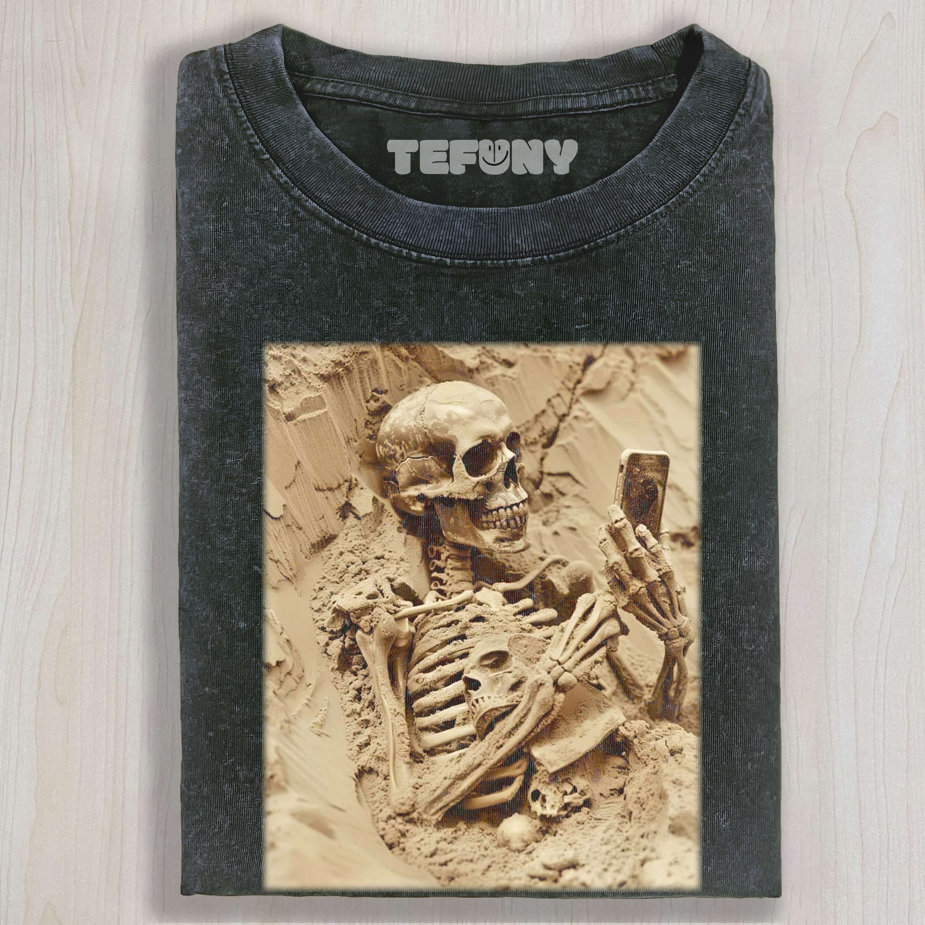 THE SKELETON HOLDING A MOBILE PHONE TEE & SWEAT & HOOD