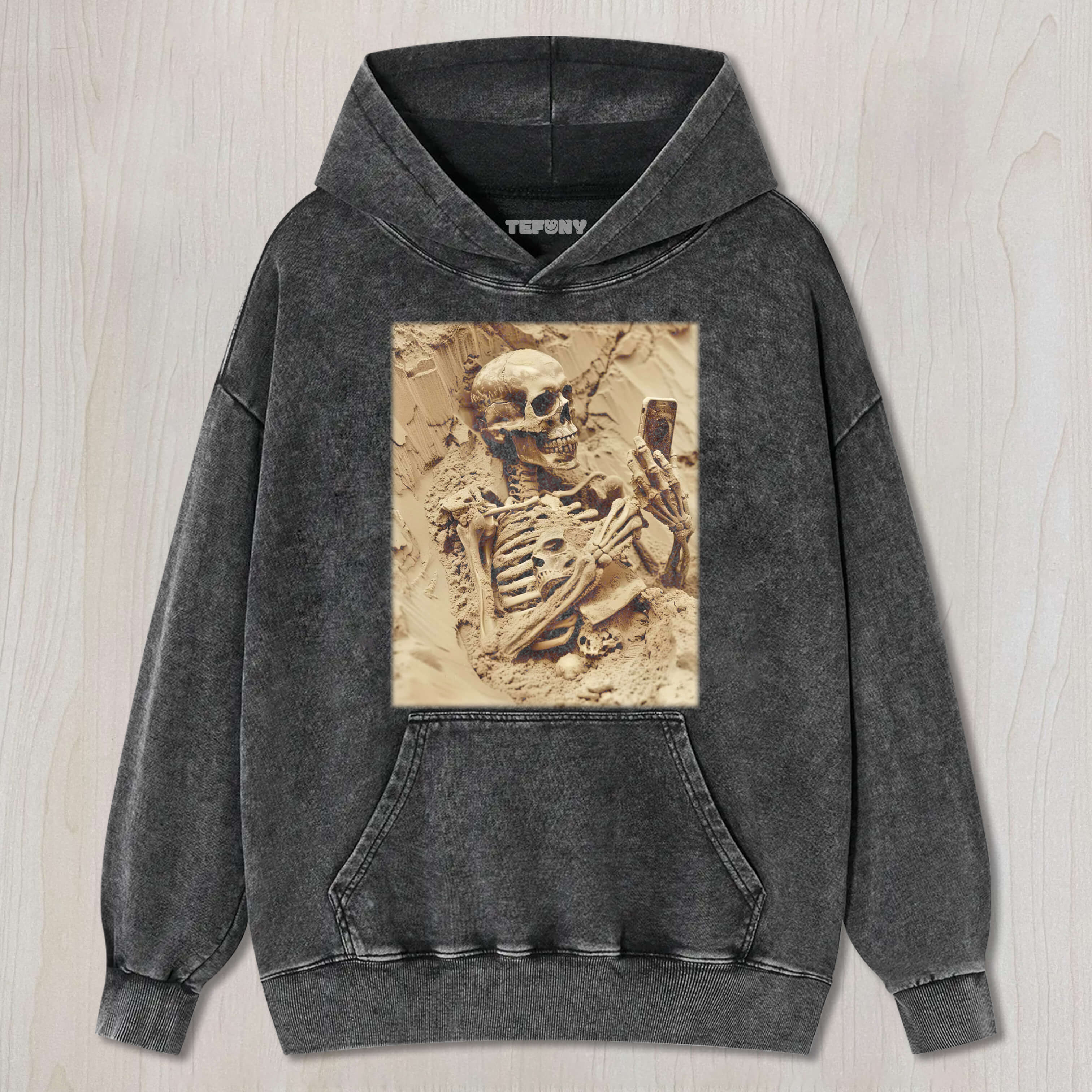 THE SKELETON HOLDING A MOBILE PHONE TEE & SWEAT & HOOD