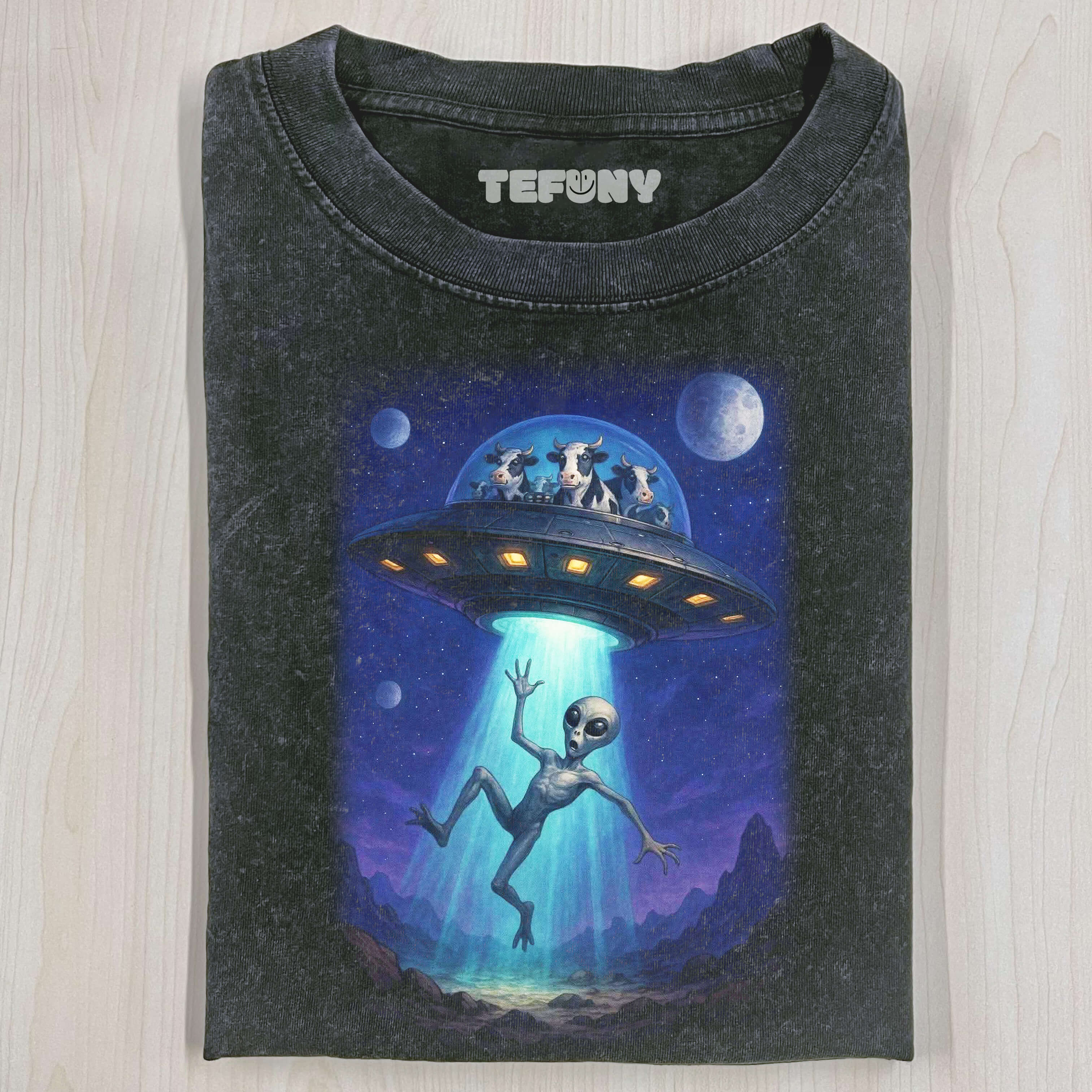 THE COW CAPTURED THE ALIEN T-SHIRT