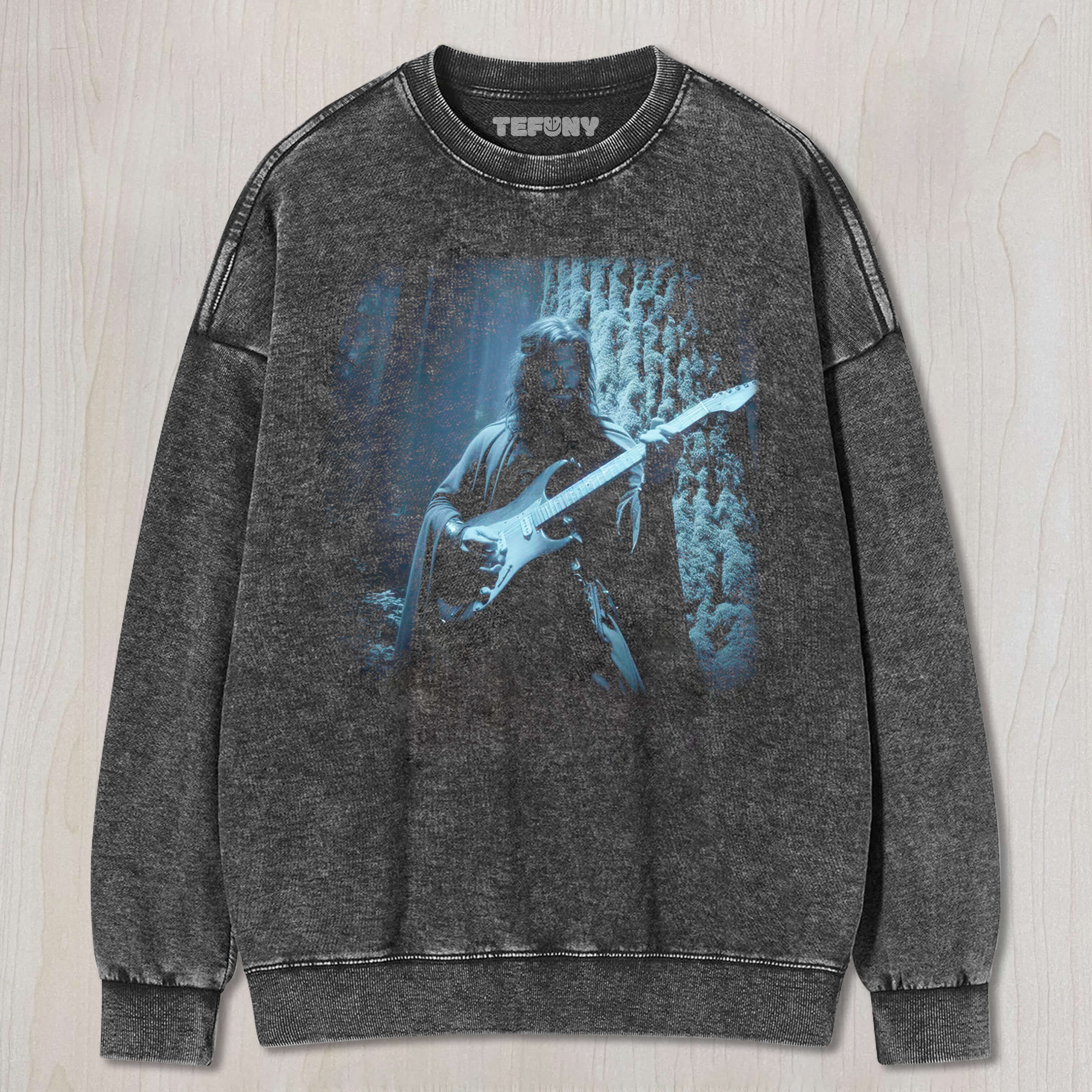 THE LORD OF THE RINGS ARAGORN PLAYS GUITAR TEE & SWEAT & HOOD