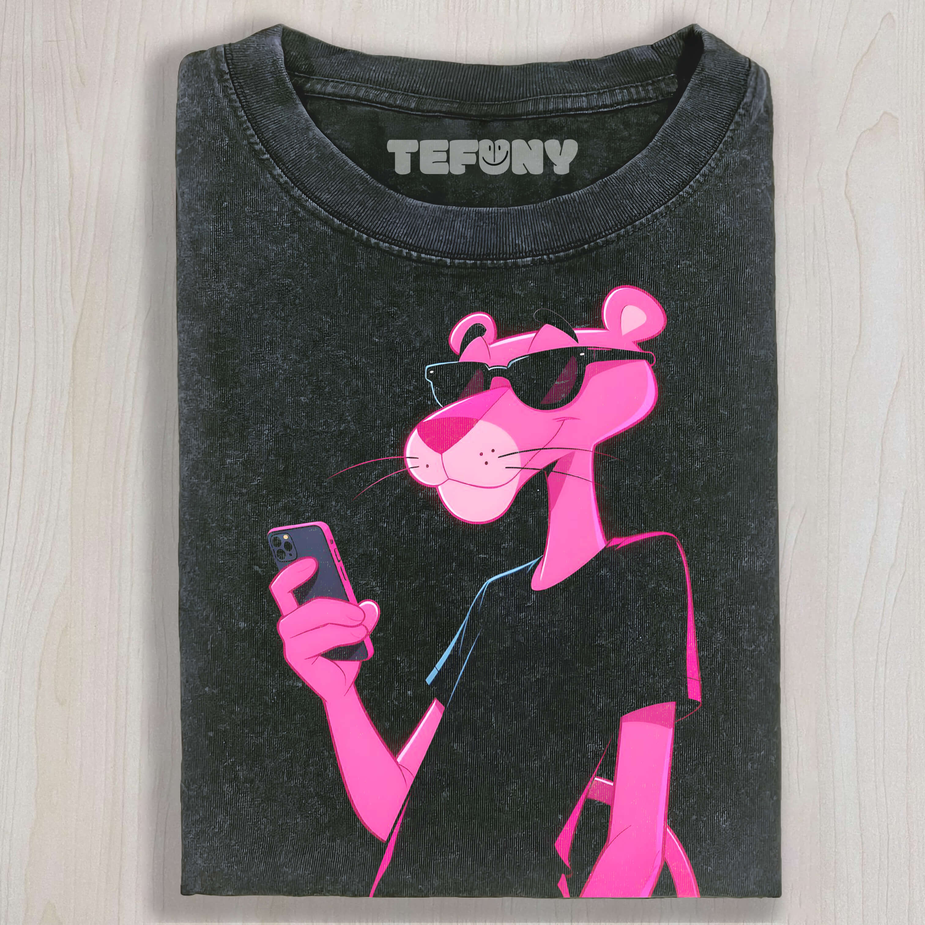 THE PINK PANTHER LOOKING AT HIS PHONE T-SHIRT