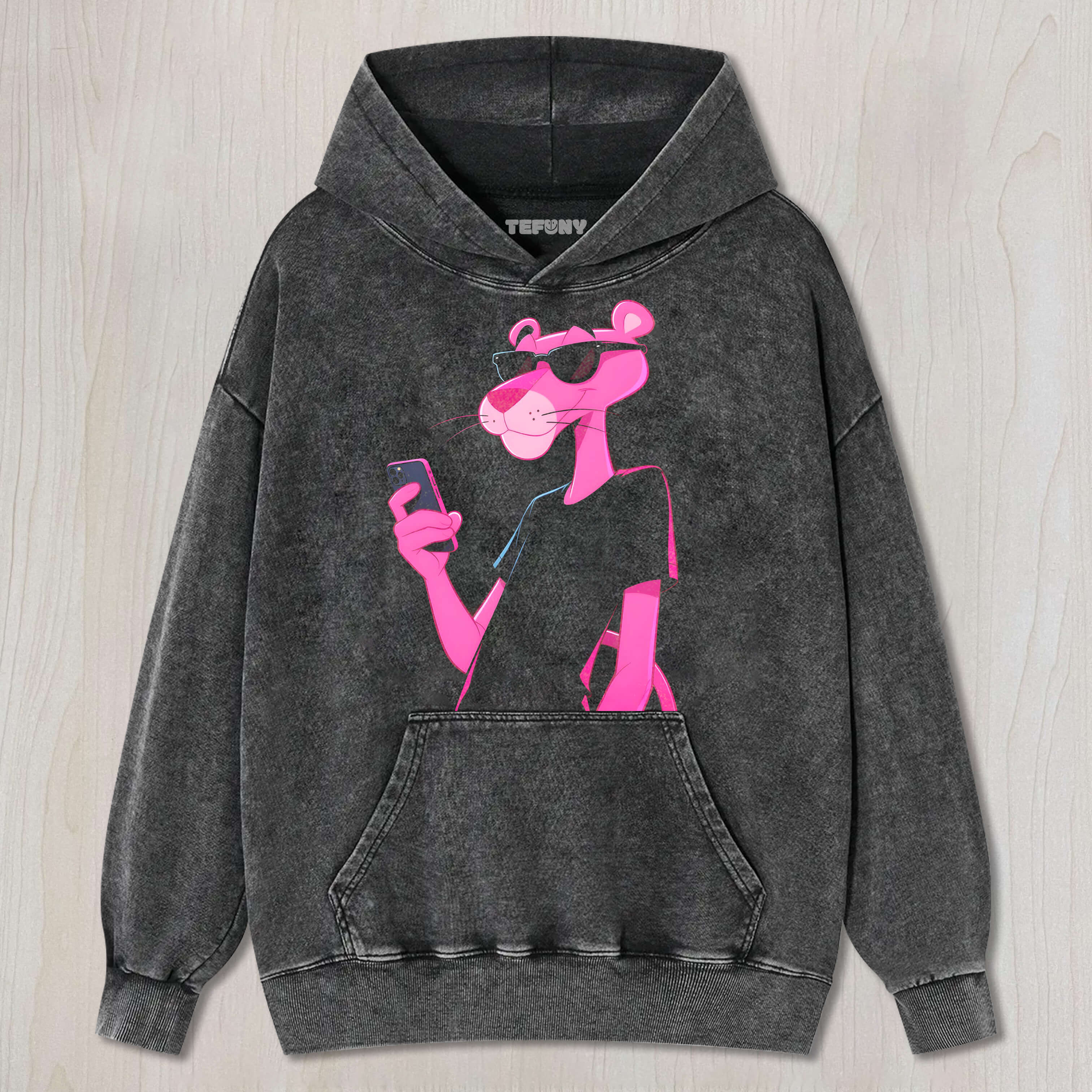 THE PINK PANTHER LOOKING AT HIS PHONE T-SHIRT