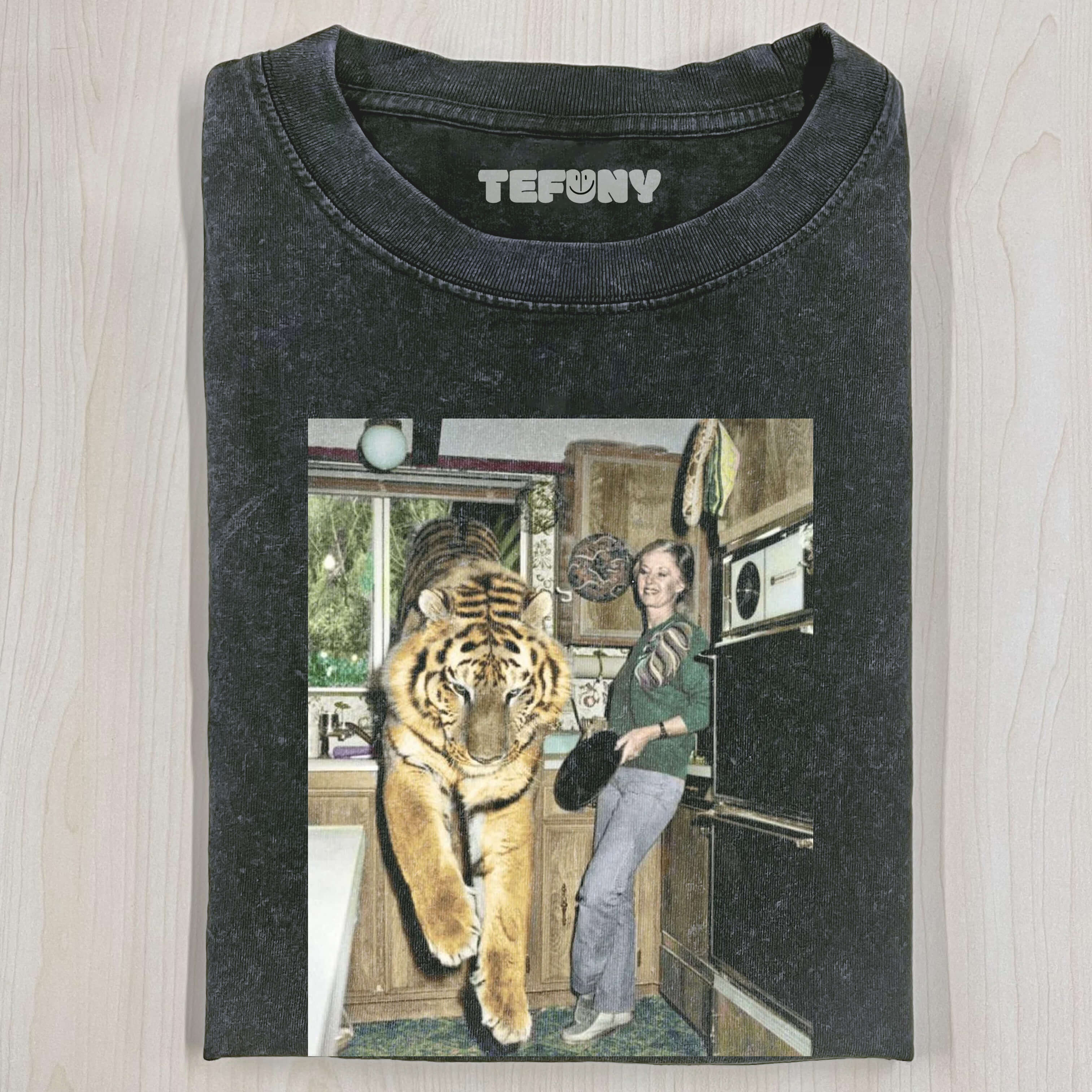 TIPPI HEDREN AND HER PET TIGER T-SHIRT
