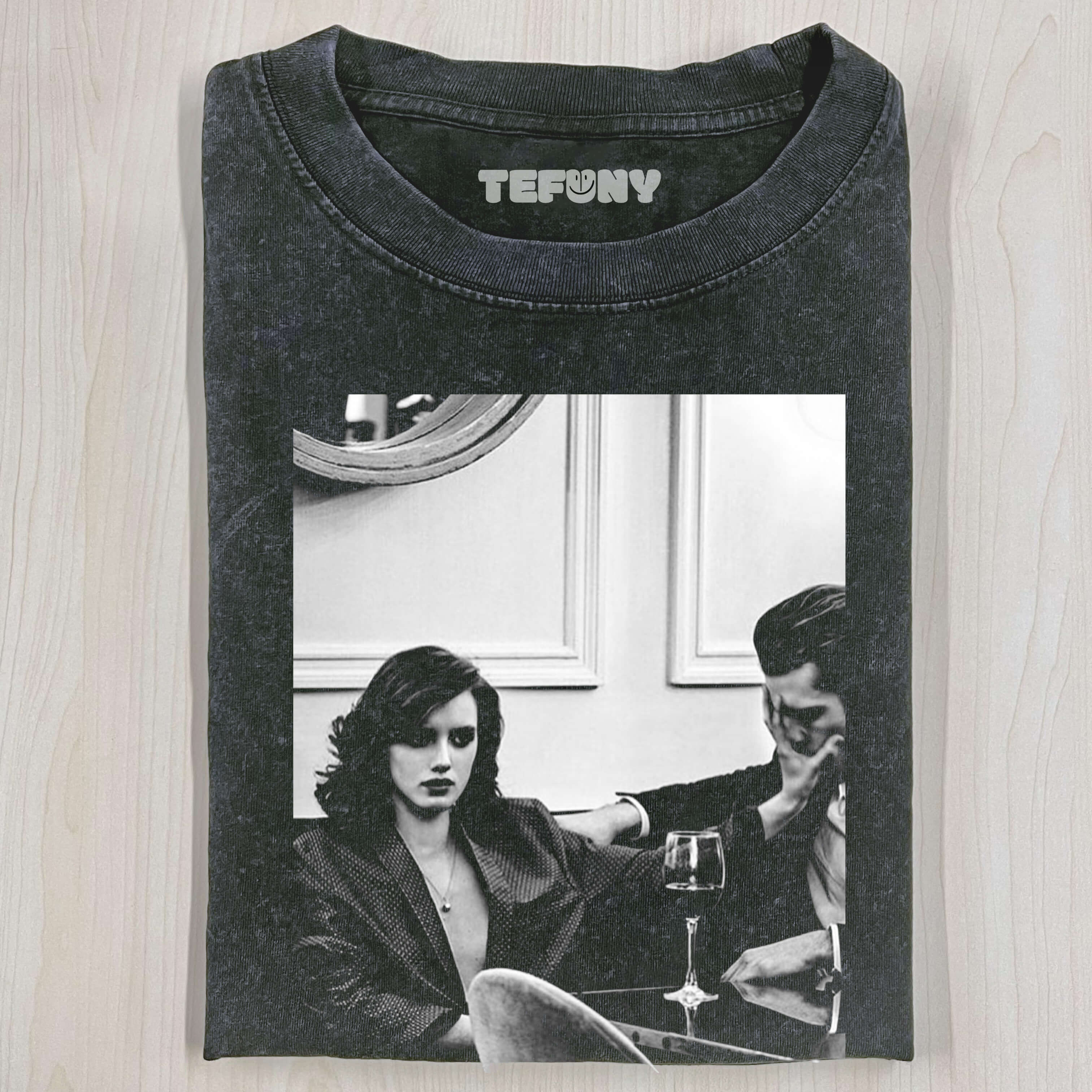 VINTAGE WOMEN'S T-SHIRT