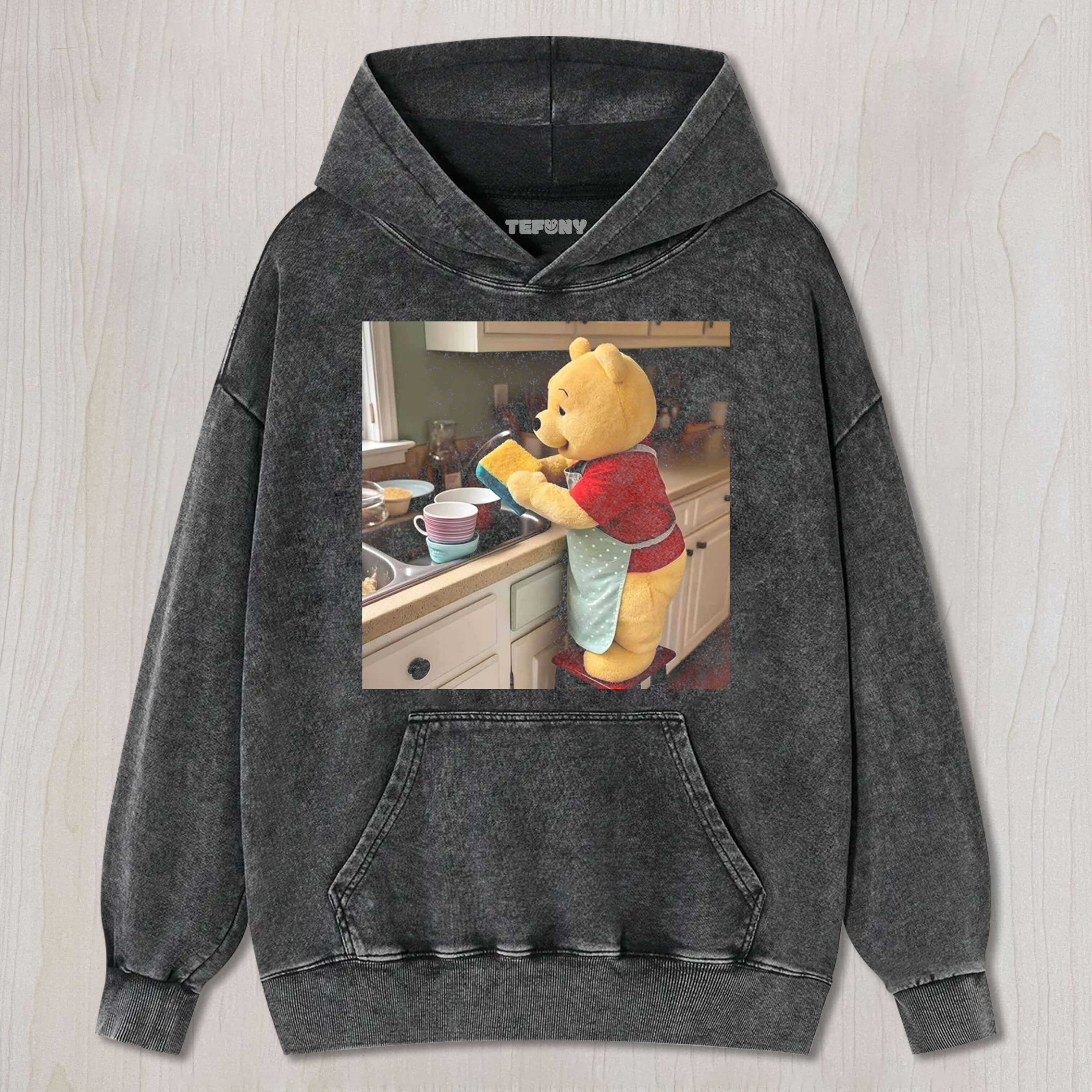 WINNIE THE POOH IS WASHING THE DISHES. T-SHIRT