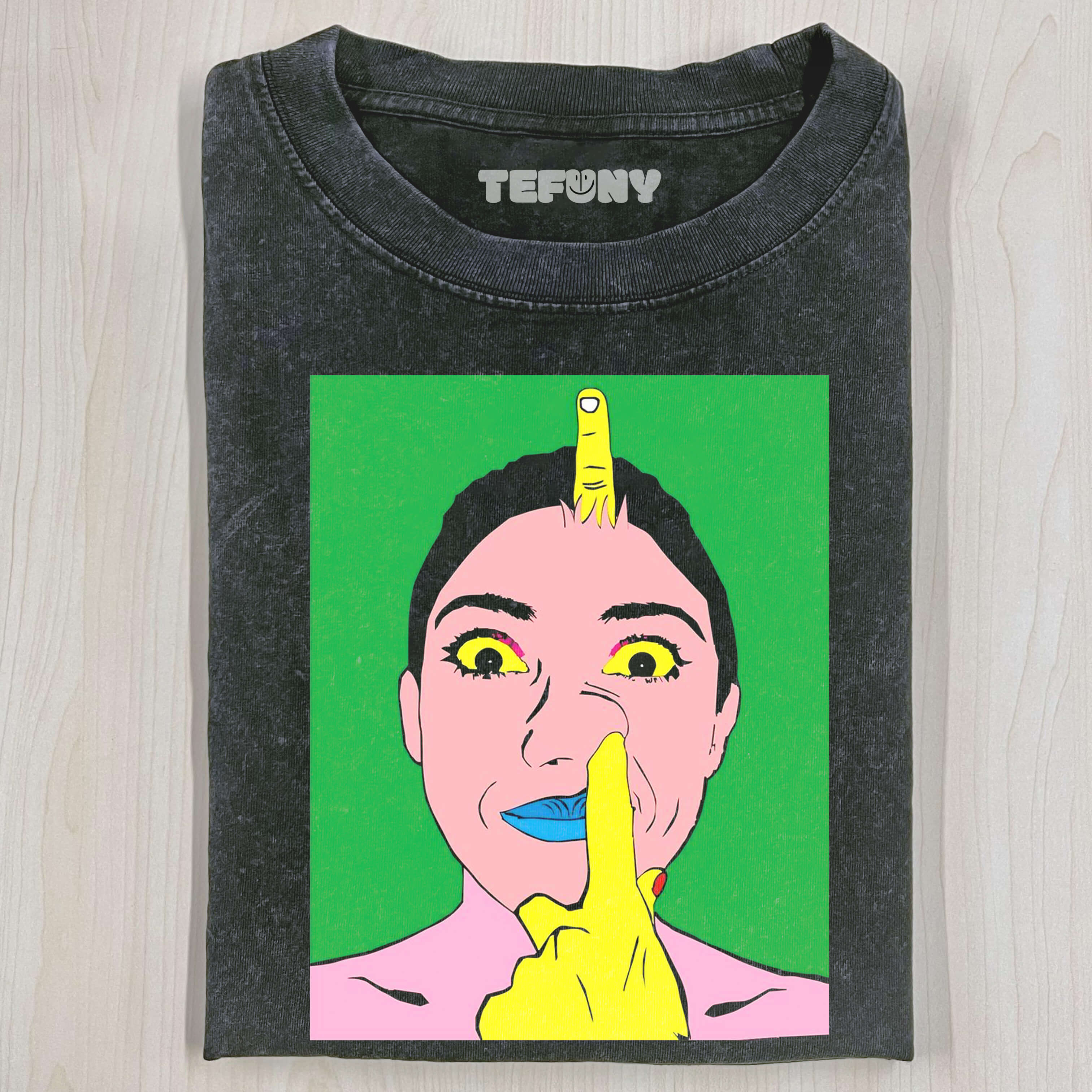 WOMAN POKING HER NOSE T-SHIRT