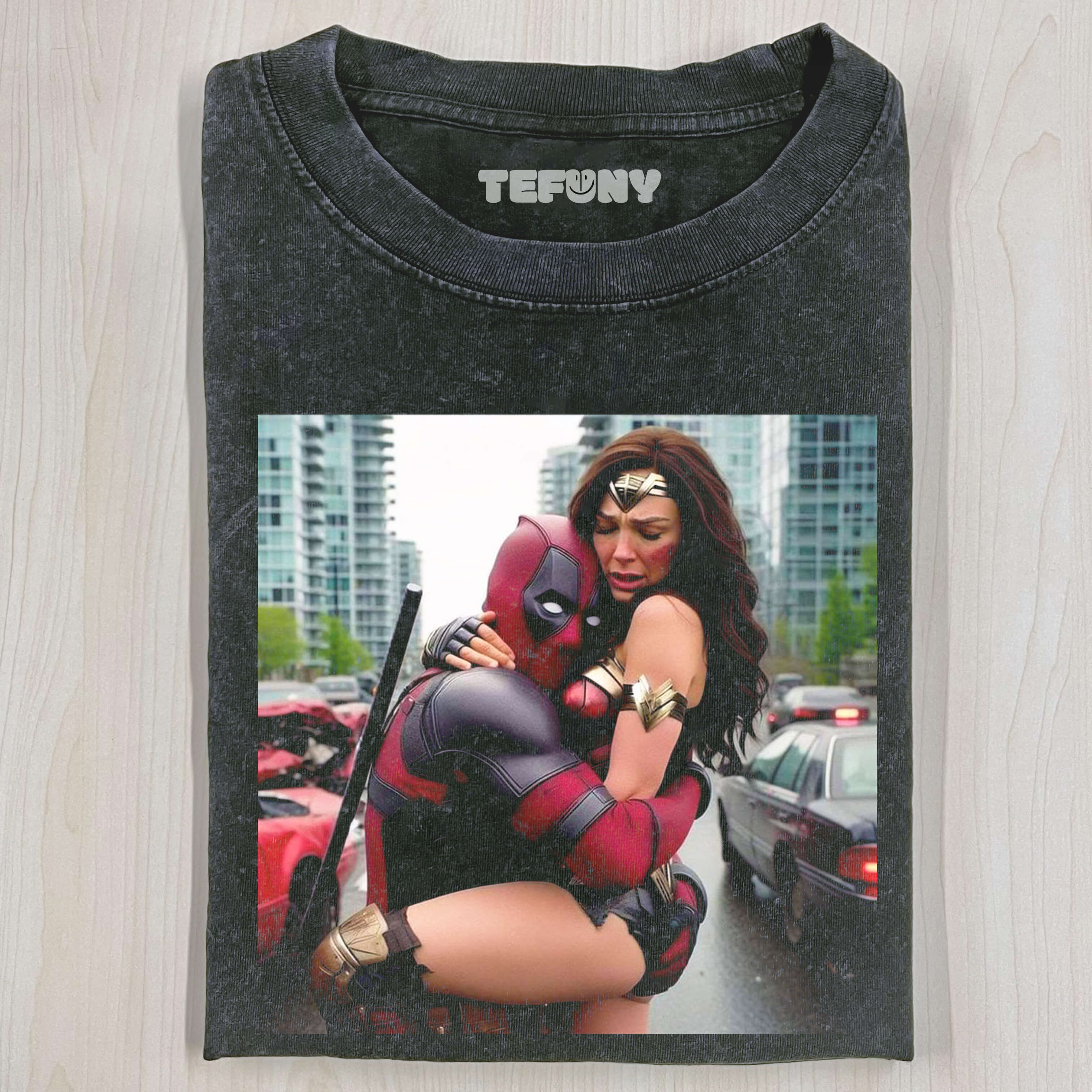 WONDER WOMAN HUGS DEADPOOL T-SHIRT
